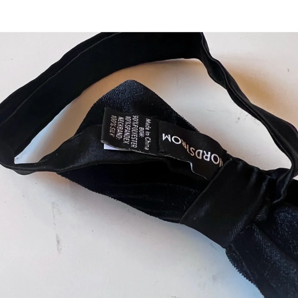 NORDSTROM FAMILY MOMENTS BOYS VELVET PRE-TIED BOW TIE BLACK OS ADJUSTABLE NWT